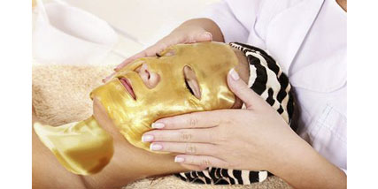 24K Gold collagen face Mask at Bella Reina Spa