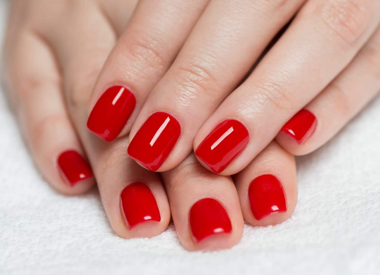 Beautiful Red Nails with Dazzle Dry Red Hot Chili Nail Lacquer